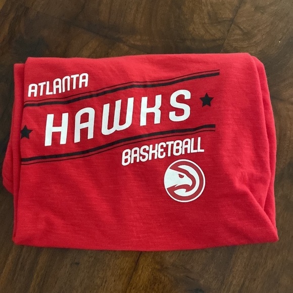 NWT Women’s Atlanta Hawks Scoop Hem Tee size L - Picture 2 of 3